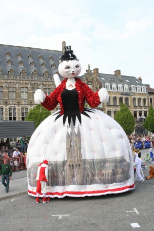 ベルギーの「猫祭り」とは？発祥の起源やお祭りの内容