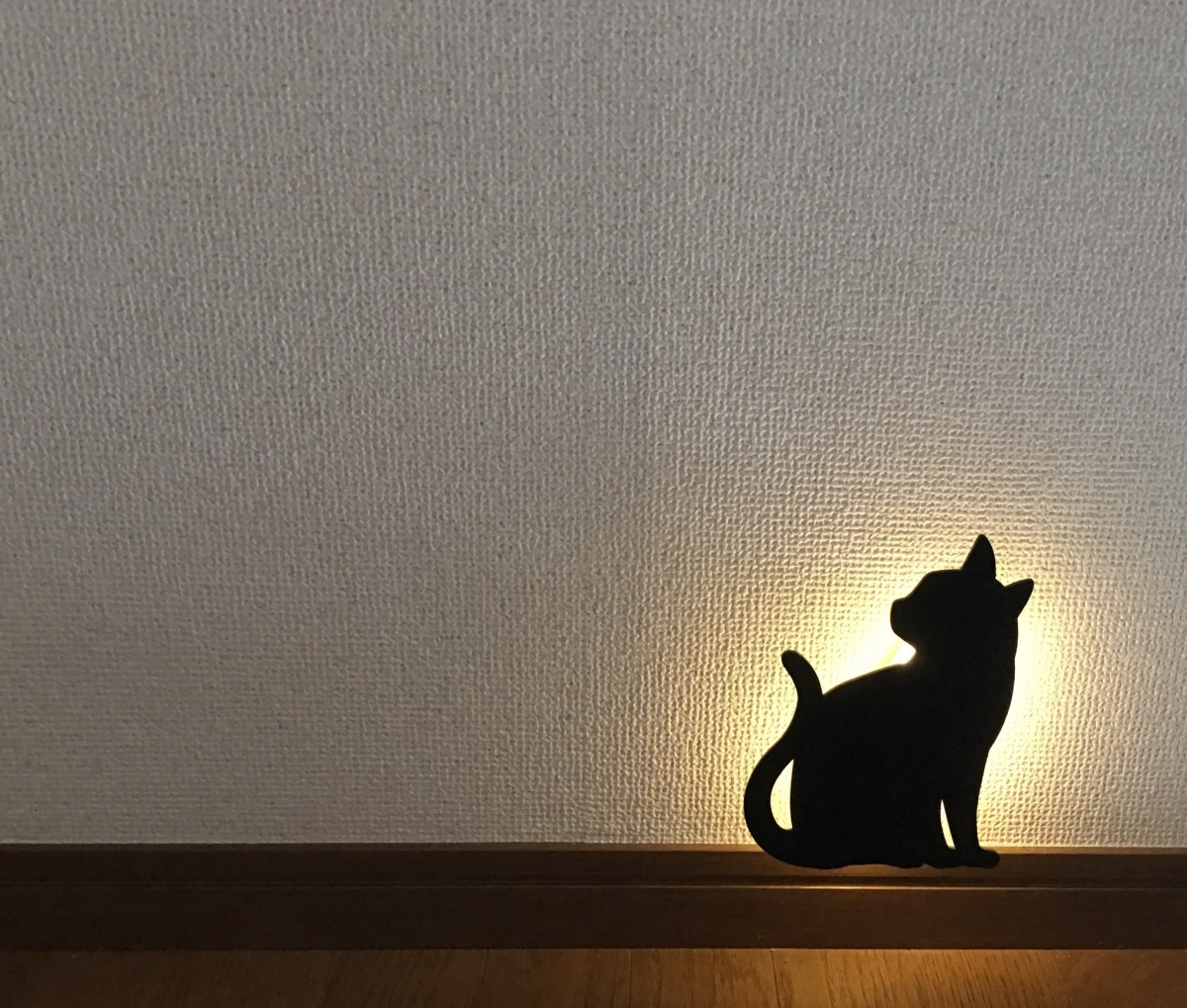 生活彩る猫雑貨　猫のシルエットが美しいキャットウォールライト