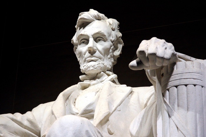 リンカーンの石像