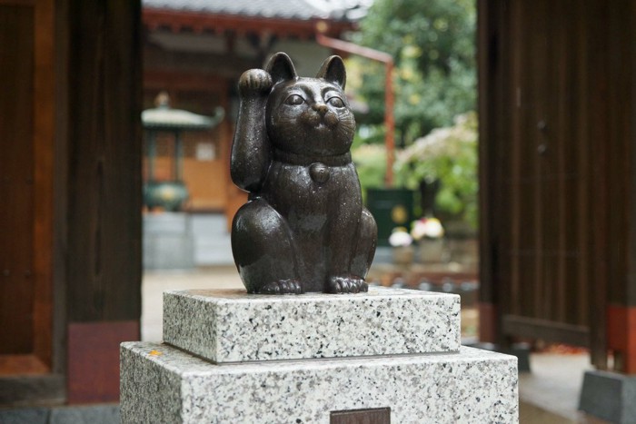 豪徳寺の狛犬(猫)