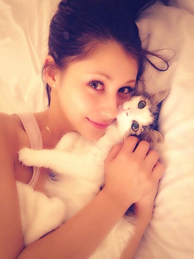 ダレノガレ明美さんと猫