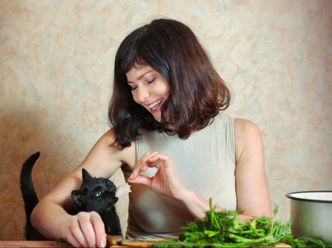 猫と野菜イメージ