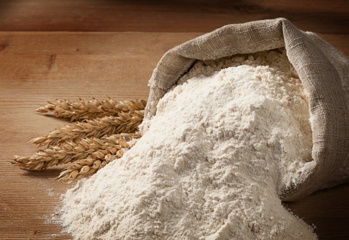 小麦粉と小麦の穂