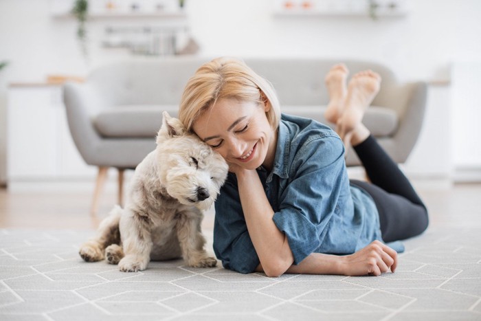 甘える犬