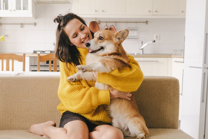 女性と犬