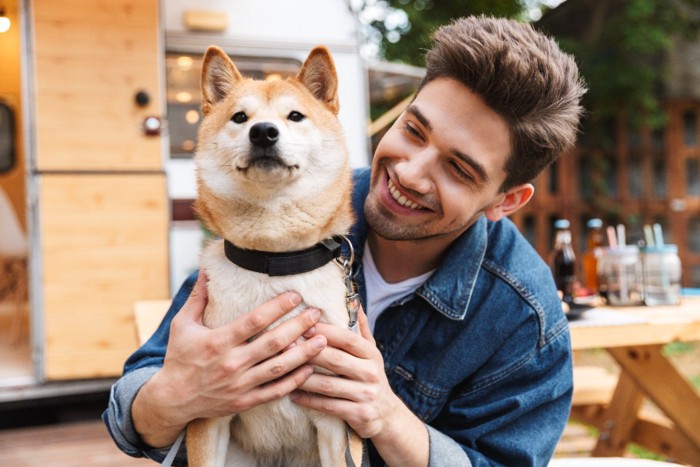 男性と犬