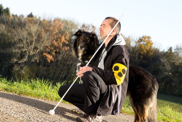 盲導犬と男性