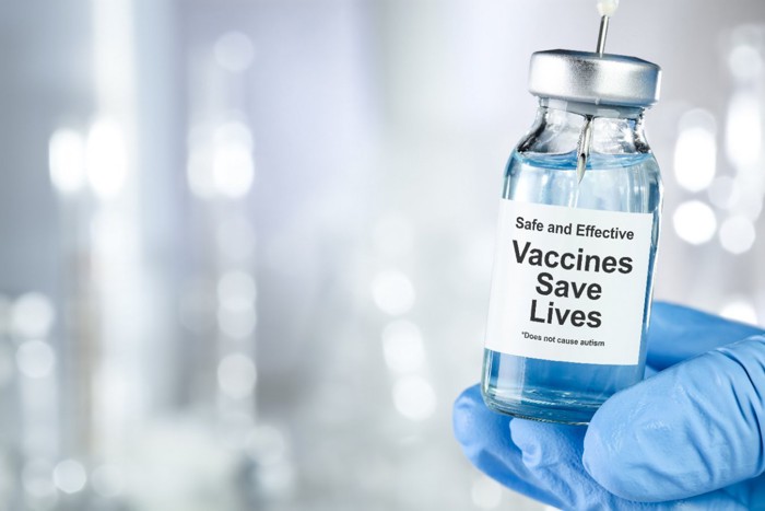 ワクチンは命を救うと書いた小瓶